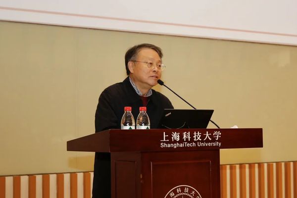 上海科技大学校长引领创新，铸就卓越教育成就未来之星