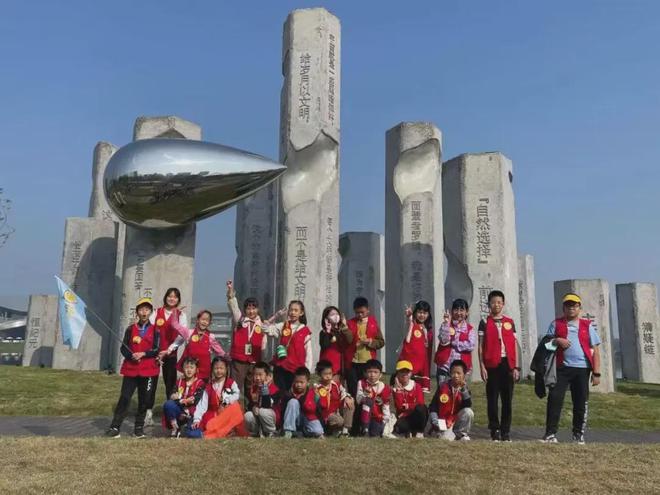 成都市外双楠小学校，历史沿革、现状概览与未来展望