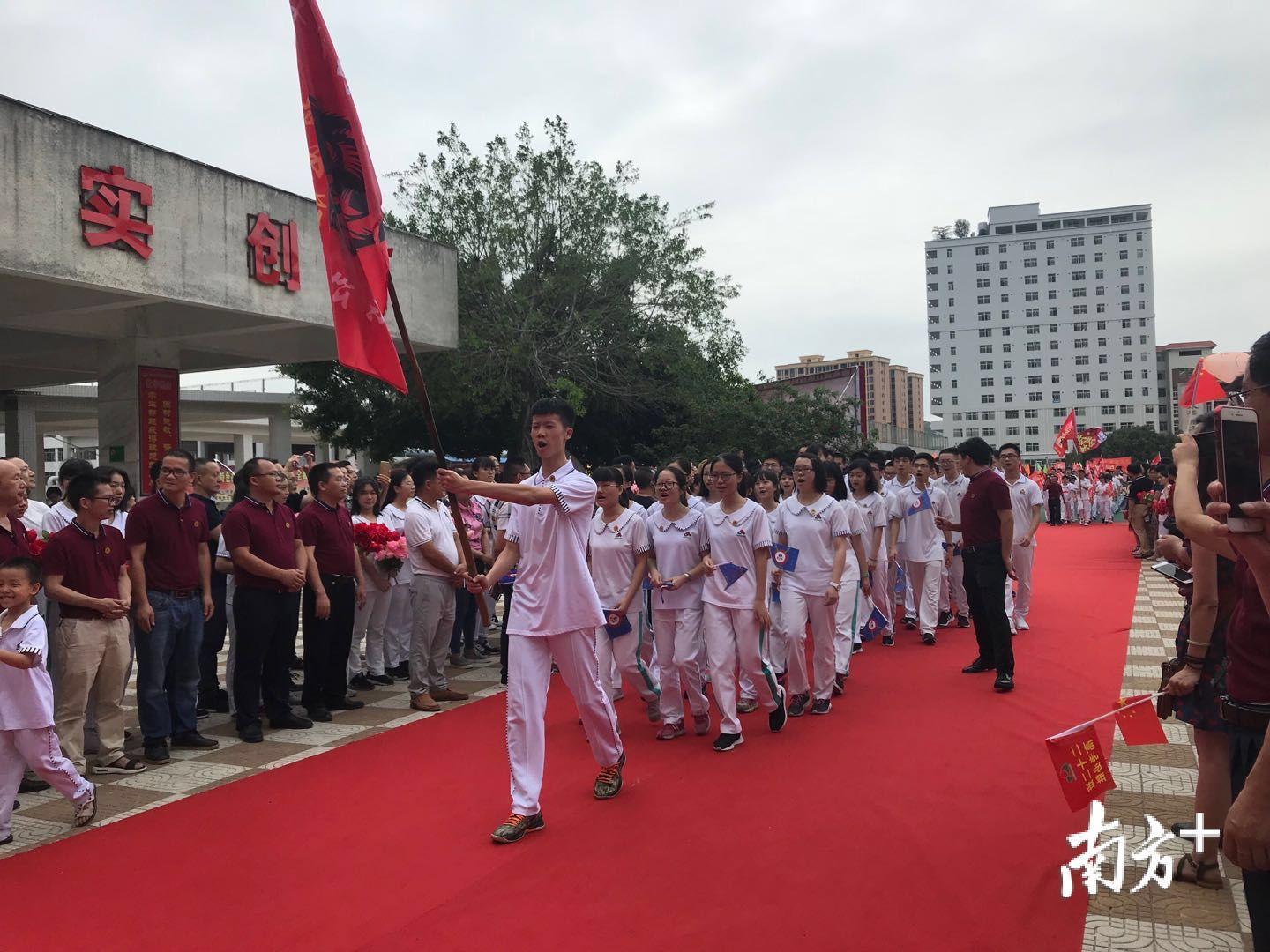 汕头市潮阳实验学校，教育之光，未来展望之路