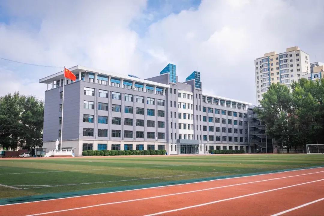 重点学校，教育巅峰与学生成长舞台