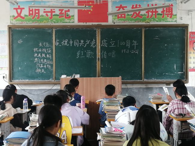 学校如何引导学生塑造未来之光，建立正确的价值观与人生观指南