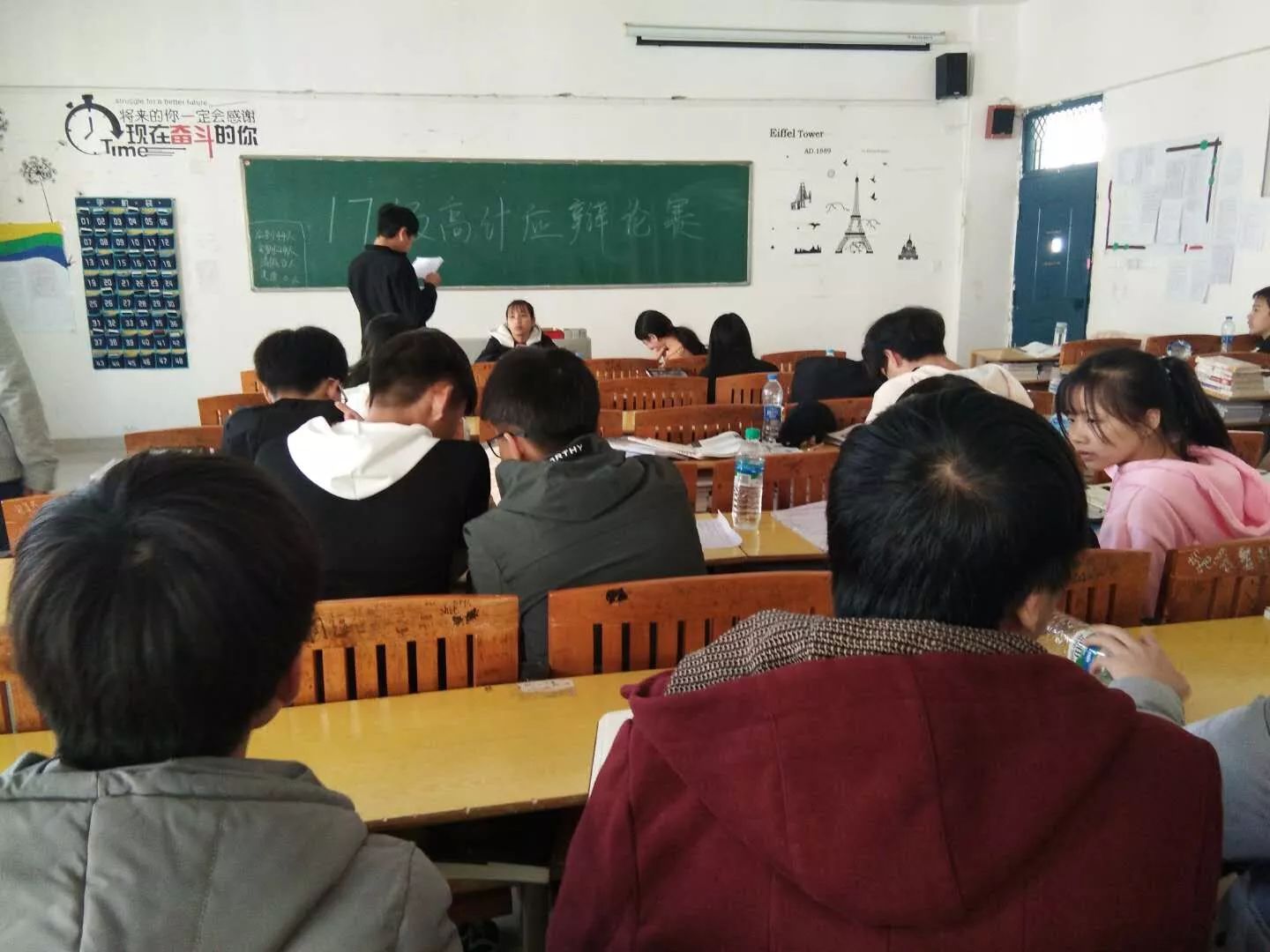 学校社交活动，如何锻炼学生沟通和协作能力？