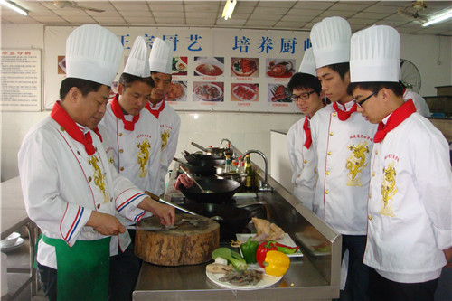 烹饪艺术熔炉，烹饪学校培训之旅