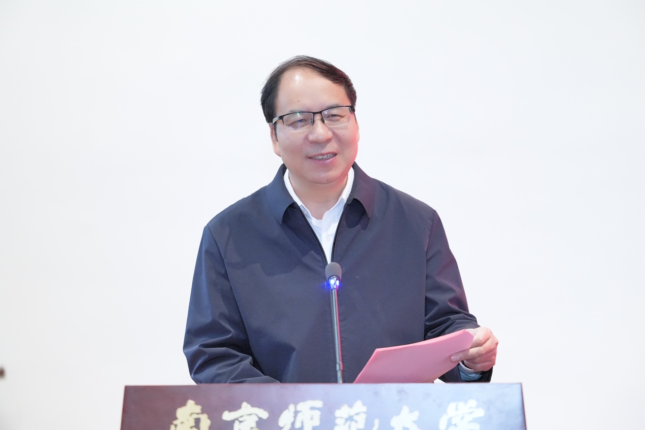 南京师范大学校长，引领学府之光，铸就教育伟业