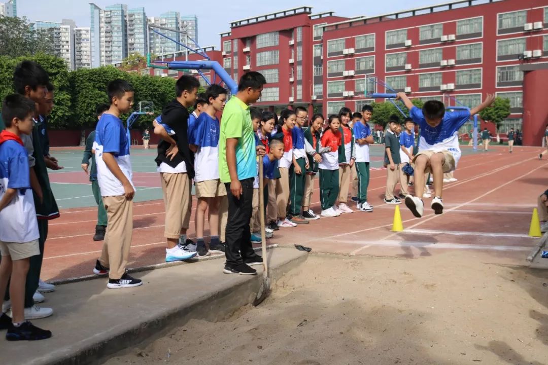 学校运动会英语，活力与激情的盛宴之夜