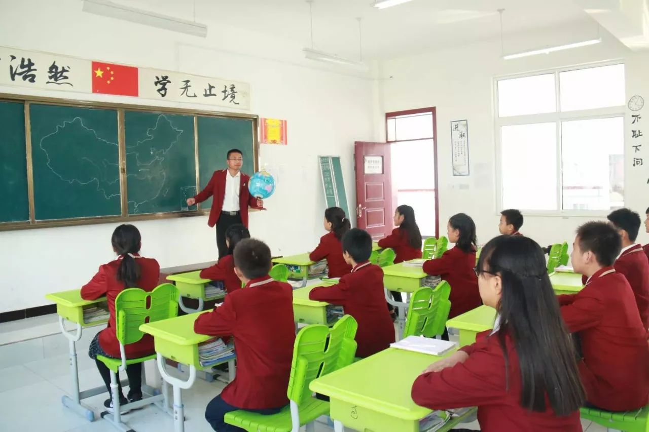 春雨学校，孕育未来的摇篮