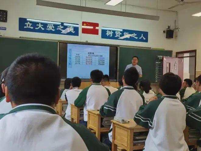 绵阳中学校长领航教育，铸就明日辉煌标题建议，绵阳中学校长领航教育，铸就辉煌未来